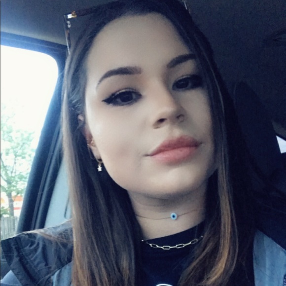 Meet your Posher, Kimberly - Picture 2 of 2